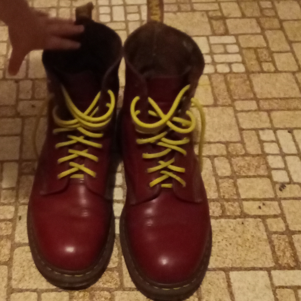 Oxblood MIE dock martens